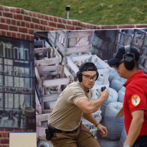 (王牌小射手无限金币无限钻石)王牌小射手安卓版：畅享射击游戏的极致快感与无限乐趣